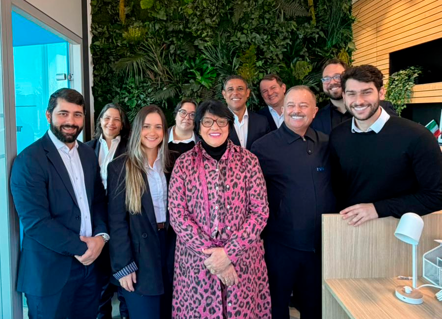 Equipe da filial Sinales em Torino